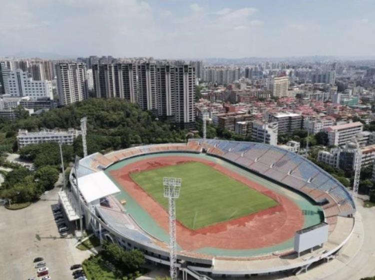 沪媒介绍晋江场地足球训练中心是专业球场中心体育场亦经改造